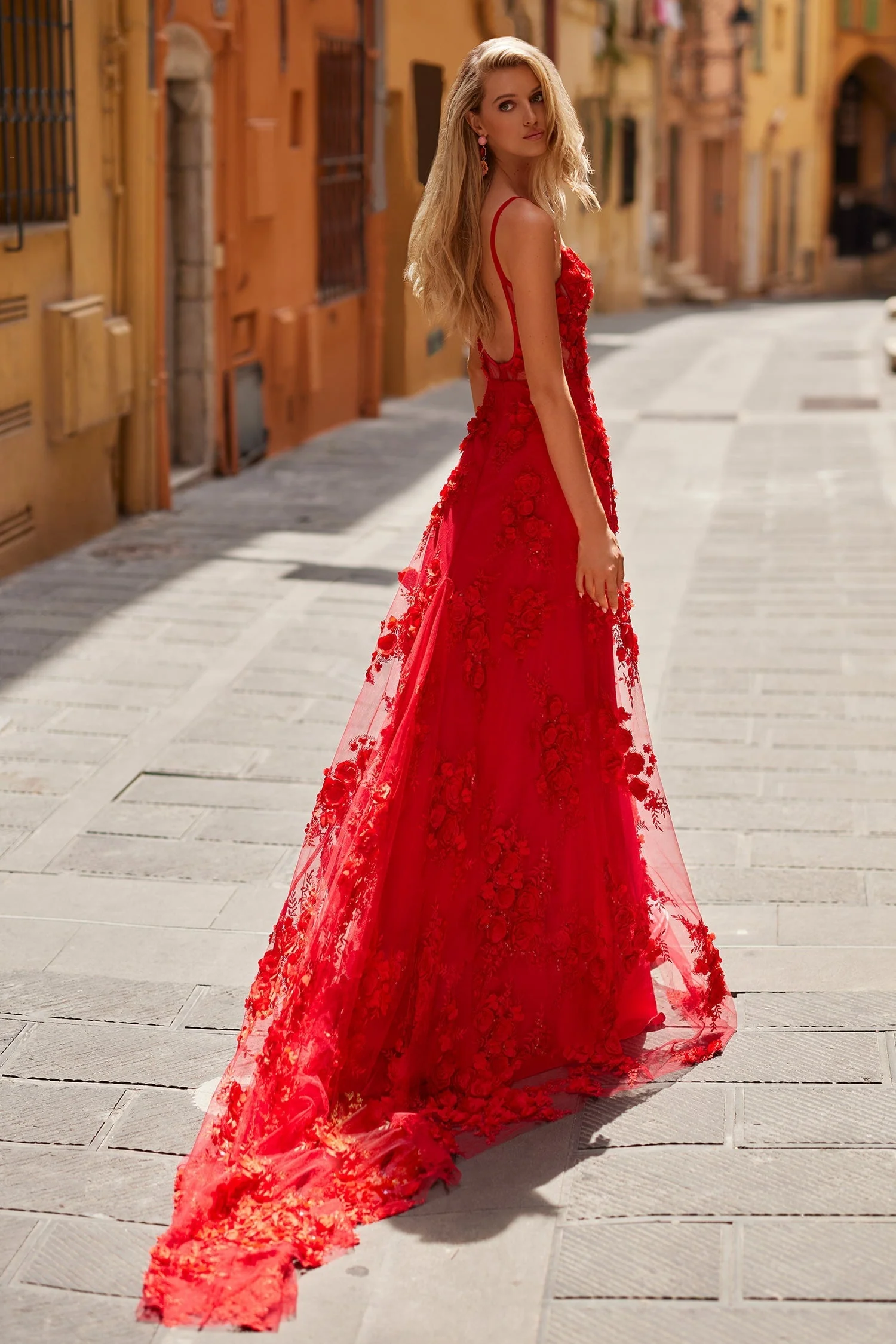 Magda - Red - Image 2